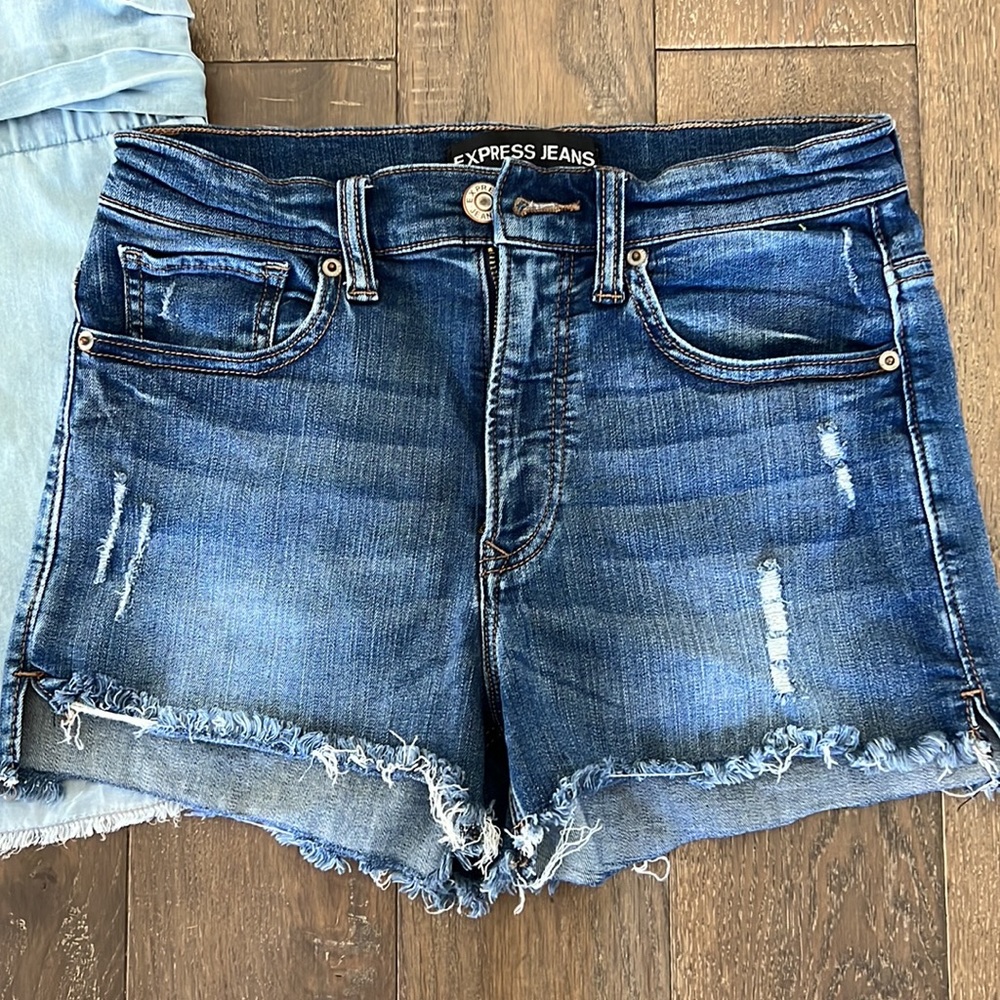 2 Express Shorts - Picture 2 of 16